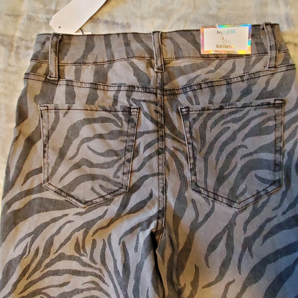 ♡♡♡♡♡  NWT zebra striped jeans - Picture 8 of 13